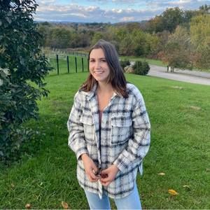 Meet your Posher, Ellie